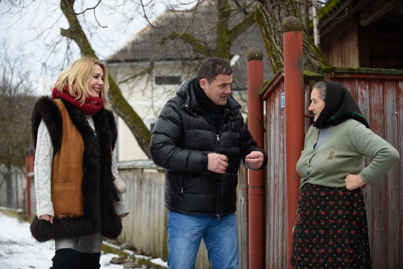 Show-ul prezentat de Mircea Radu  începe de la ora 21.15, la Antena 1. Cele mai frumoase fete din Maramureș se aleg, diseară, la “Ie, Românie”