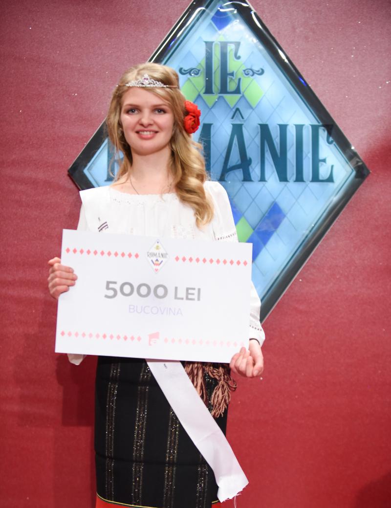 Mirela Vaida și Daniel Buzdugan au găsit cea mai frumoasă și autentică MÂNDRĂ DIN BUCOVINA. E desprinsă parcă din poveștile lui Creangă, știe a dansa și a împături sarmale