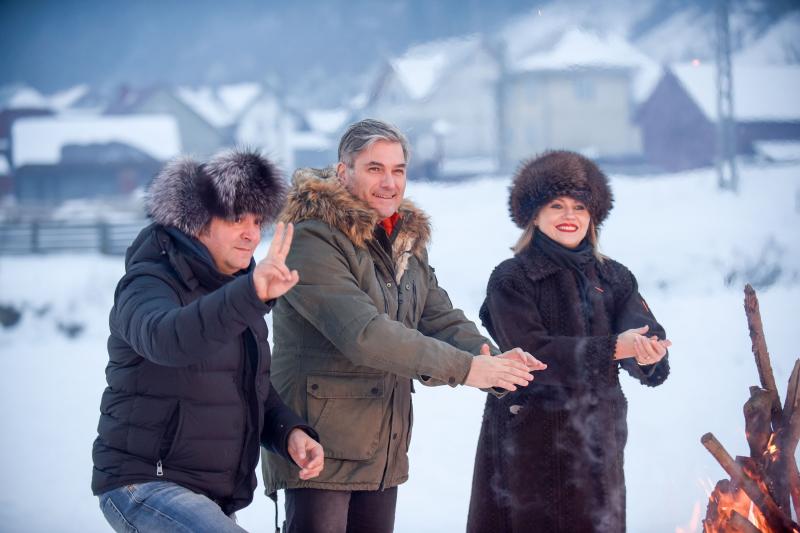 Mirela Vaida și Daniel Buzdugan au găsit cea mai frumoasă și autentică MÂNDRĂ DIN BUCOVINA. E desprinsă parcă din poveștile lui Creangă, știe a dansa și a împături sarmale