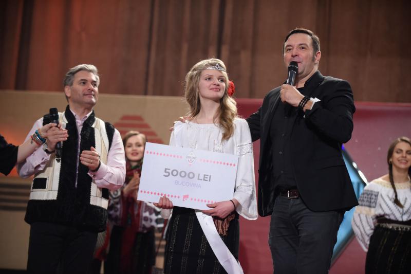 Câștigătoarea “Ie, Românie” – Bucovina este o viitoare cântăreață de muzică populară