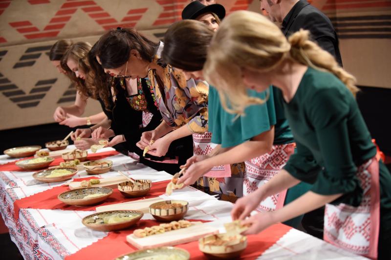 Câștigătoarea “Ie, Românie” – Bucovina este o viitoare cântăreață de muzică populară