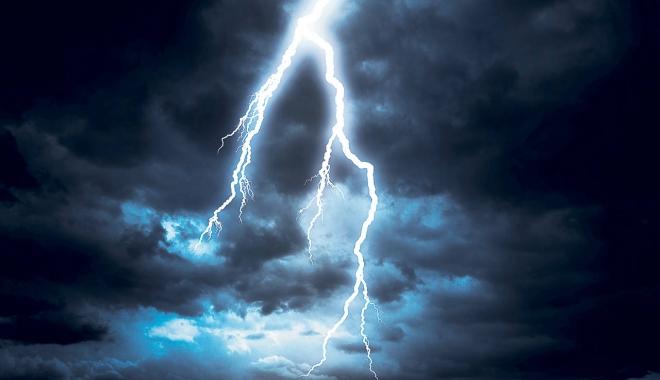 Prognoza METEO | Vremea se SCHIMBĂ radical: ploi, furtuni, descărcări electrice în România