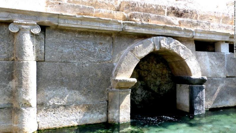 Cei care intră aici cad pradă morţii. Misterul din spatele "PORŢII IADULUI" folosite încă de pe vremea romanilor