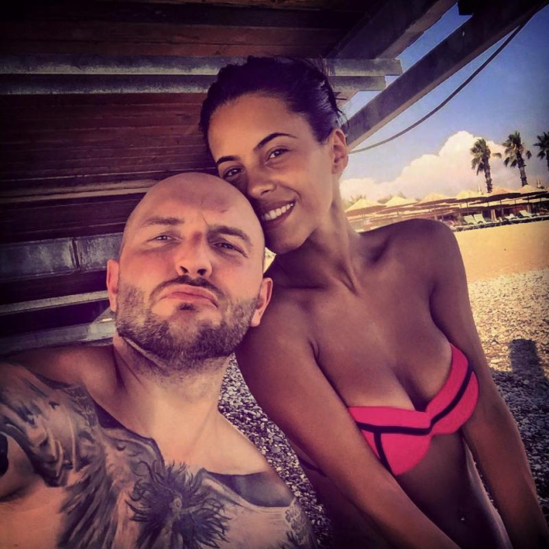 Cătălin Bordea, un norocos! A jurat la „iUmor” că nu și-ar înșela vreodată nevasta și îl credem pe cuvânt! Livia, numai mușchi și vitamine!