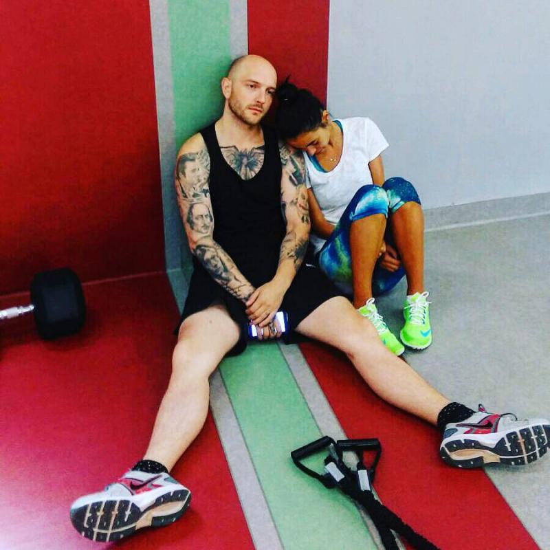 Cătălin Bordea, un norocos! A jurat la „iUmor” că nu și-ar înșela vreodată nevasta și îl credem pe cuvânt! Livia, numai mușchi și vitamine!