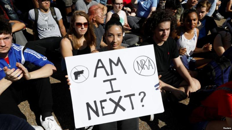 Zeci de mii de elevi și-au întrerupt cursurile și au ieșit în stradă să protesteze! Care este MOTIVUL