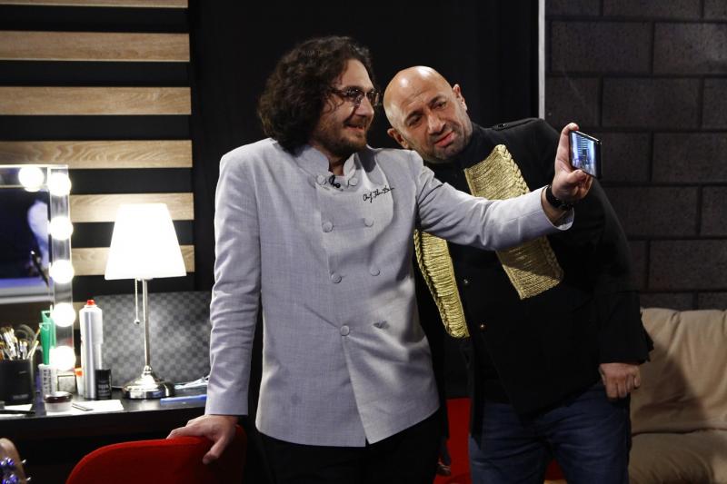 Peste 2.000 de pasionați de gătit s-au înscris în sezonul 5 ,,Chefi la cuțite”. Câţi au rămas în cursa pentru marele premiu