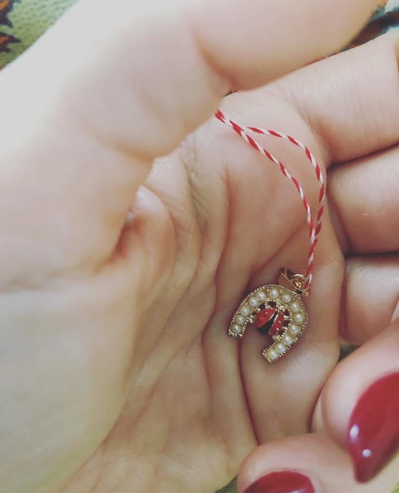 Delia, jurata „iUmor”, surprinsă în prima zi de primăvară cu cel mai frumos mărțișor și o declarație de dragoste emoționantă: „ Zâmbetul să-ți fie mereu blând precum soarele!”