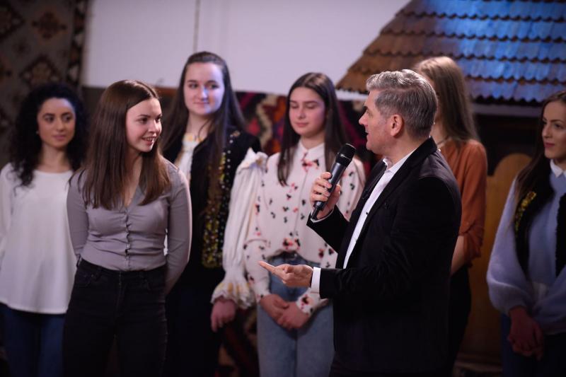 Cea mai frumoasă și talentată fată din Maramureș se alege, în această seară, la "Ie, Românie"