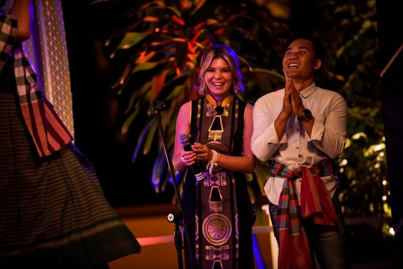 Probe de foc la Asia Express: vedetele ar putea fi nevoite să se radă în cap