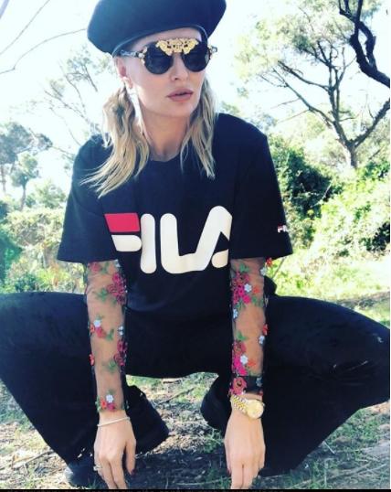 Foto. Delia a plecat, DIN NOU!!!, în vacanţă! Ţinutele juratei X Factor i-au surprins pe fani