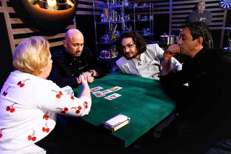 S-a aflat! O concurentă a ghicit în cărțile de tarot care Chef câștigă sezonul 5 al emisiunii „Chefi la cuțite”!