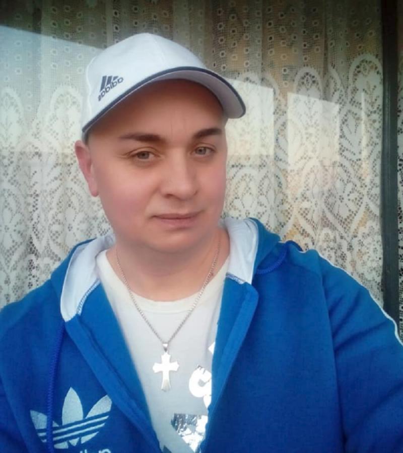 Parcă nu mai e el. Cristi din Banat e de NERECUNOSCUT. Apa cristalină e istorie și artistul e foarte bolnav: „Mă simt rău!”