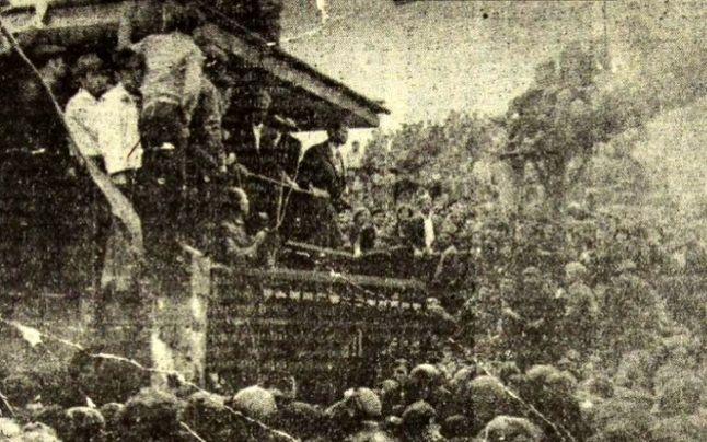 FOTO! Cum era să fie linșat Ceaușescu de către mineri. ”Un zdrahon a lovit cu pumnul în Dacia neagră și a îndoit capota. Nimeni din suită n-a mai înaintat!”
