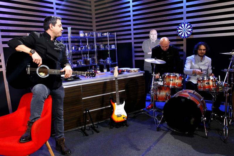 Scărlătescu s-a apucat de cântat la tobe, dar și Dumitrescu și-a descoperit o nouă pasiune! Când începe emisiunea „Chefi la cuțite”