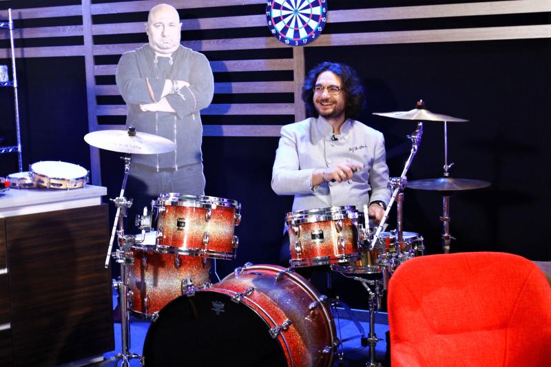 Scărlătescu s-a apucat de cântat la tobe, dar și Dumitrescu și-a descoperit o nouă pasiune! Când începe emisiunea „Chefi la cuțite”