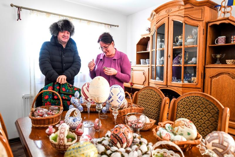 Daniel Buzdugan și-a făcut o bundiță la un cojocar renumit din Bucovina, la „Ie, Românie”