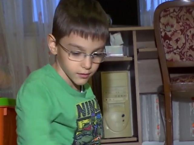 Vreau Să Ajut Mihail Suferă De Parapareză Spastică Si Impreună Putem Să Il Sprijinim Să Se Opereze