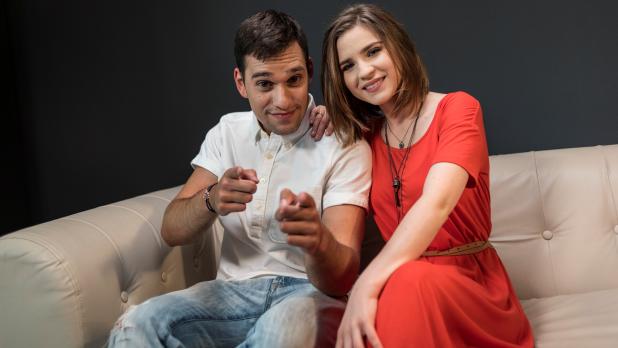 Sezonul 2 Episodul 1 Acum Ai Pe Tvhappy Ro Cel Mai Nou Sezon Al Iserialului Cand Mama Nu I Acasă Iserial Happy Channel