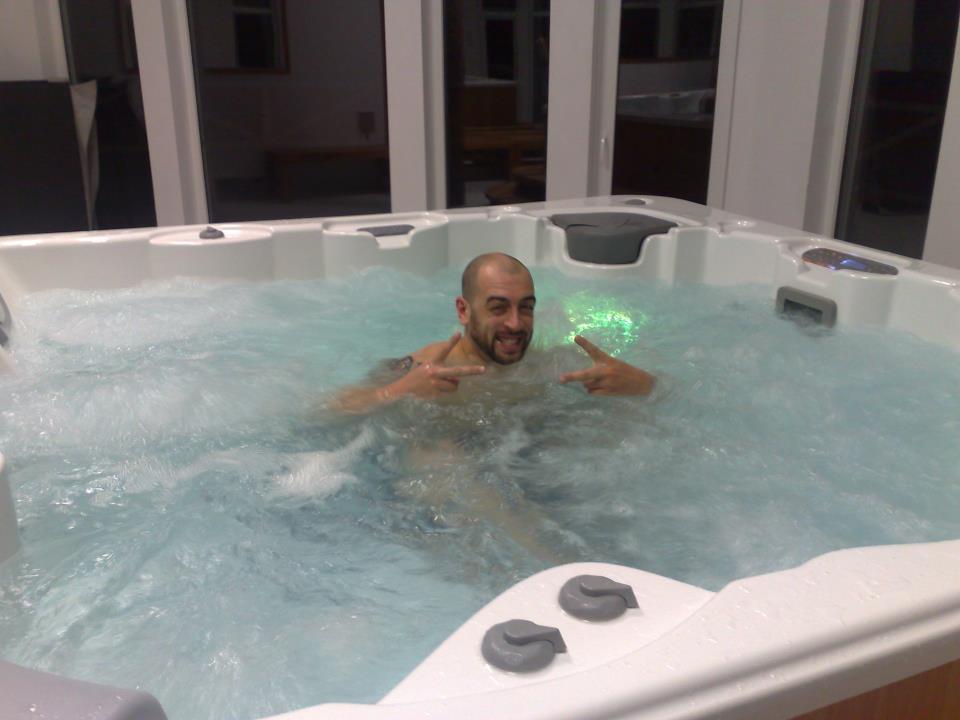 CRBL: "Ma faci sa-mi ies din minti. E apa din jacuzzi ...