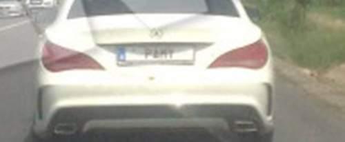 Foto! Şoferii din România au crezut că NU văd bine! Ce număr de înmatriculare şi-a pus o tânără la maşină