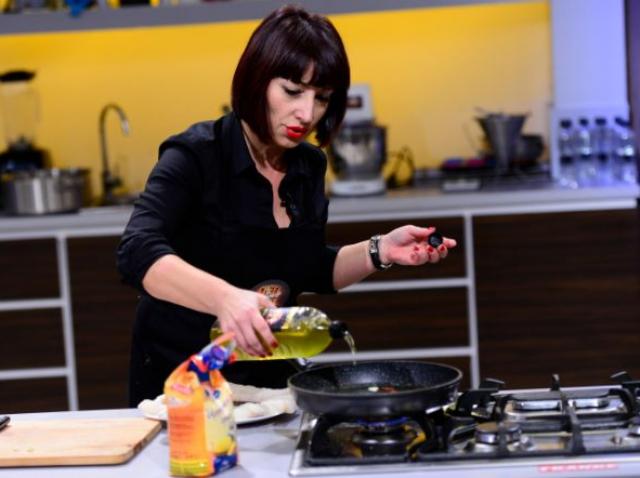 Povestea Dramatică A Dansatoarei Angie Din Echipa Lui Scărlătescu De La Chefi La Cuțite Motivul Pentru Care A Cedat Custodia Băiețelului Ei Libertatea