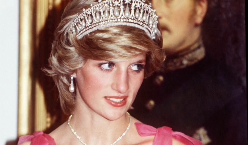 Motivul pentru care Prințesa Diana își ținea privirea în pământ: “Am fost terifiată până aproape mi-am ieșit din minți”