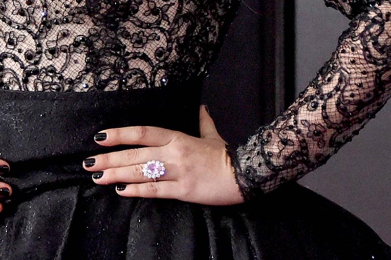 Sună clopotele de nuntă! Lady Gaga s-a LOGODIT! Valoarea URIAȘĂ a inelului pe care l-a primit de la partenerul ei - FOTO