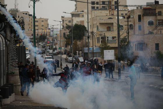 Proteste VIOLENTE în Haiti, soldate cu morți și zeci de răniți. Lupte cu gaze lacrimoegene și pietre
