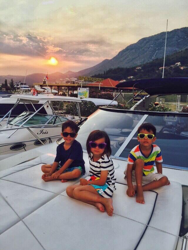 Uite cât de mari au crescut copiii Nicoletei Luciu! Sunt extrem de frumoși, iar fetița îi seamănă leit!