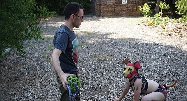 Caz NEMAIPOMENIT! S-a transformat din femeie în bărbat, iar acum se prezintă drept… câine. „Soțul meu mă iubește mai mult ca oricând” - FOTO