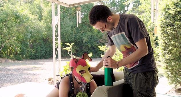 Caz NEMAIPOMENIT! S-a transformat din femeie în bărbat, iar acum se prezintă drept… câine. „Soțul meu mă iubește mai mult ca oricând” - FOTO