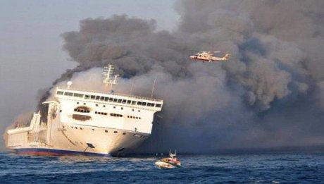 Vieţile a 335 de oameni sunt în mare pericol! Feribotul în care se aflau a luat foc în urma unei explozii puternice. Cum vor fi salvaţi pasagerii