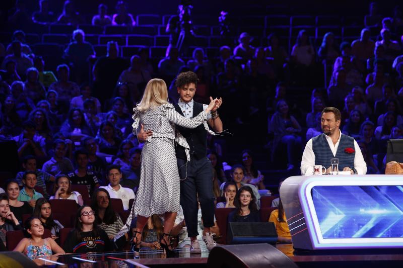 „X Factor”. Sezonul 8. Ediția 6. Momente EMOȚIONANTE, interpretări senzaționale și o situație FĂRĂ PRECEDENT. Mihai Bendeac s-a îndrăgostit