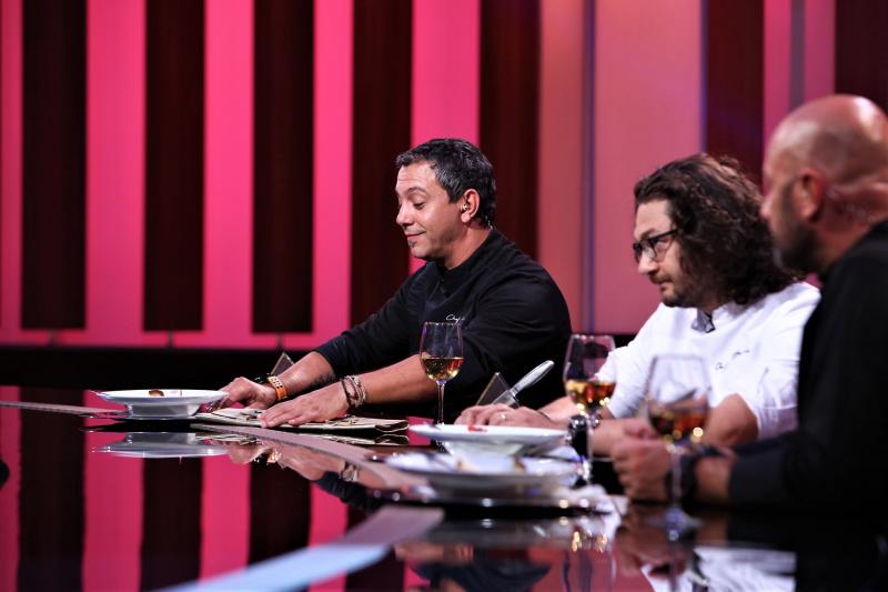 Regulă nouă la „Chefi la cuțite”! Ce se întâmplă dacă un concurent primește „cuțitul de aur”