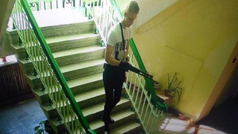 Atenție, imagini ȘOCANTE! Cum şi-a vânat atacatorul de la liceul din Kerci, victimele! Și-a împușcat propriii colegi în cap!