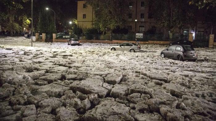 Imagini apocaliptice surprinse la Roma! Zeci de străzi, acoperite de un strat gros de gheață, în urma unei furtuni violente! 