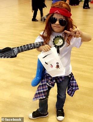 SUPERB! Teddy a renunțat la o excursie ca facă petrecere de ziua lui, dar toți cei 32 de prieteni au LIPSIT! Ce a urmat