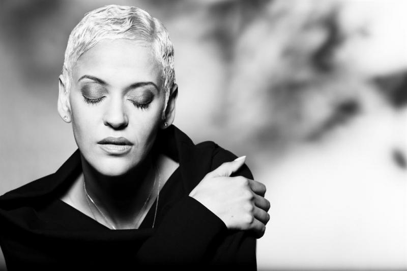 Mariza, cântăreața de muzică fado, vine la București! Când va avea loc concertul și cât costă biletul
