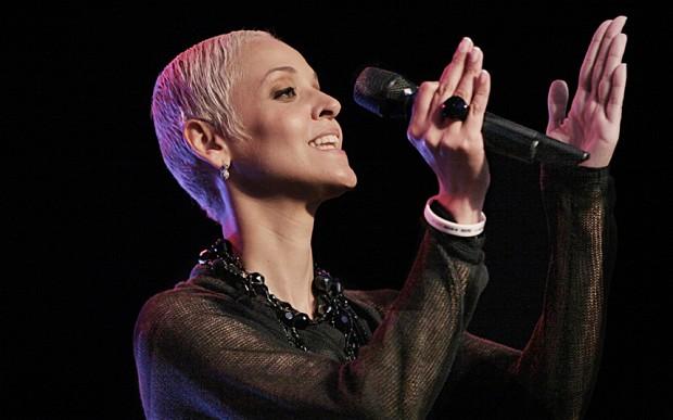 Mariza, cântăreața de muzică fado, vine la București! Când va avea loc concertul și cât costă biletul