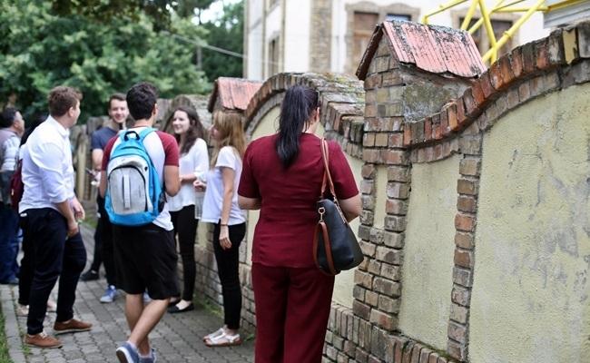 Veste URIAȘĂ! Tinerii din România, care au PESTE 18 ANI, pot primi TICHETE! Anunțul este oficial!