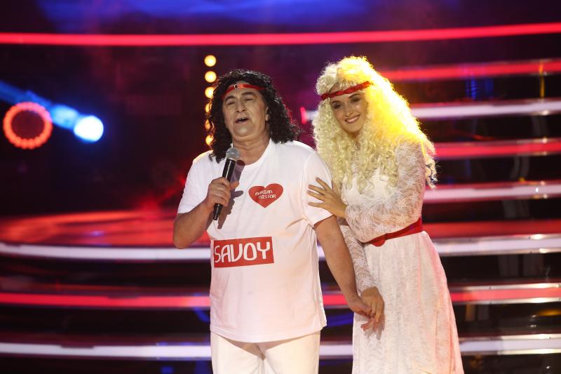 Seara cu cele mai dificile transformări! S-a cântat în rusă, în franceză, s-au purtat bentiţe şi a fost multă, multă ditracţie!