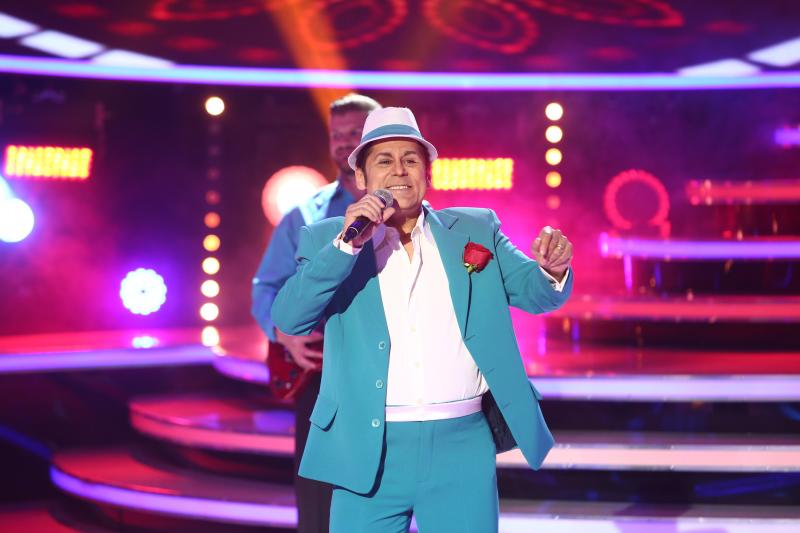 Seara cu cele mai dificile transformări! S-a cântat în rusă, în franceză, s-au purtat bentiţe şi a fost multă, multă ditracţie!