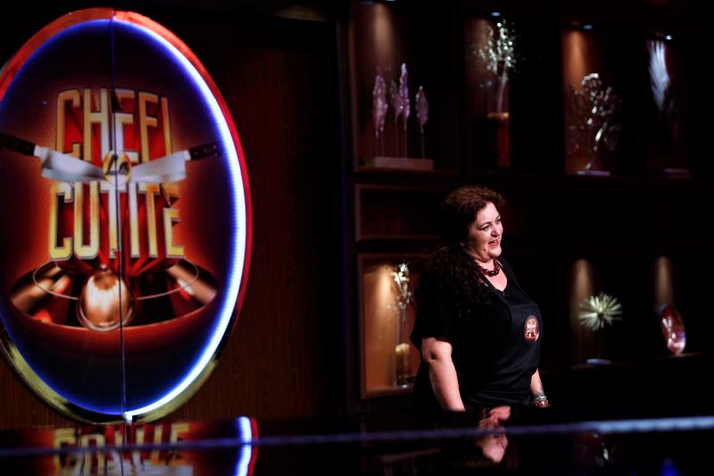 Premiera sezonului 6, diseară, de la 20:00! Un Italian și soția sa româncă își declară război culinar la ”Chefi la cuțite”