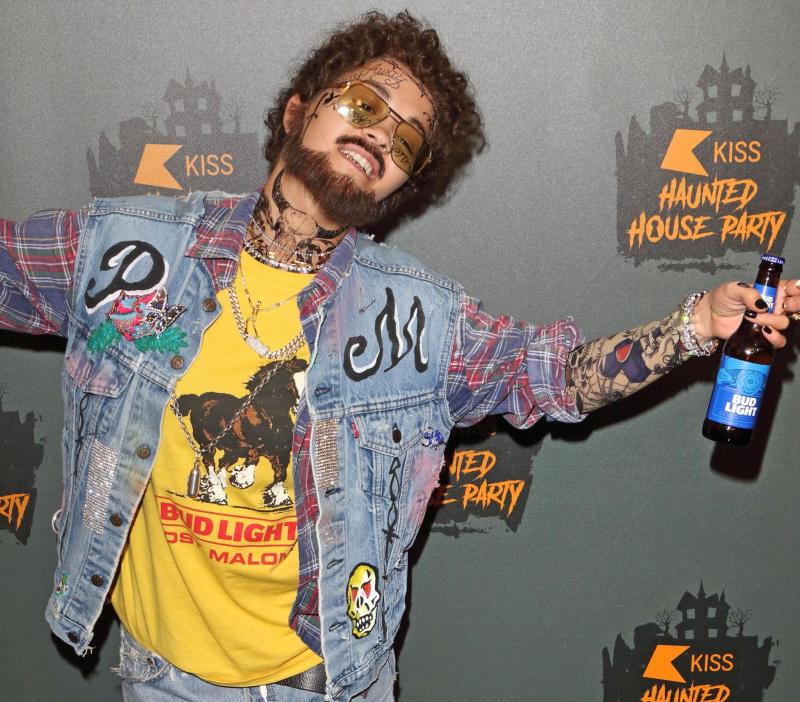 Wow! Tu o recunoști? Rita Ora a lăsat hainele sexy deoparte, are barbă și e plină de tatuaje! GALERIE FOTO