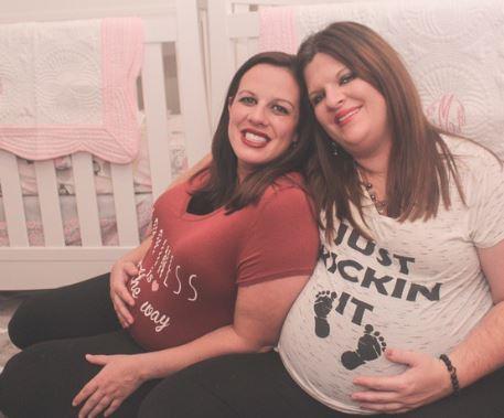 Femeile care care au zguduit planeta! Formează un cuplu de 17 ani și nu puteau avea copii. Acum au rămas însărcinate, se iubesc mai mult ca niciodată și vor naște în același timp. Copiii lor vor fi frați de SÂNGE