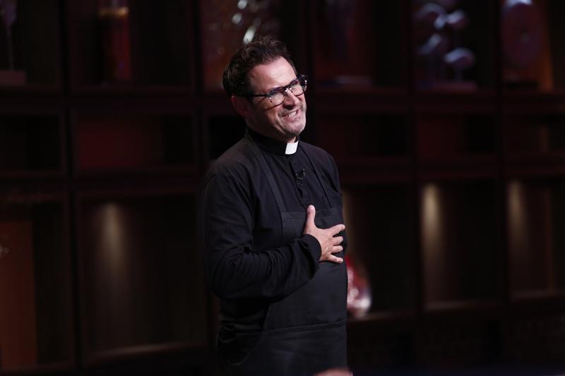 Sosia lui Elvis Presley în fața celor trei chefi, Bontea, Dumitrescu și Scărlătescu