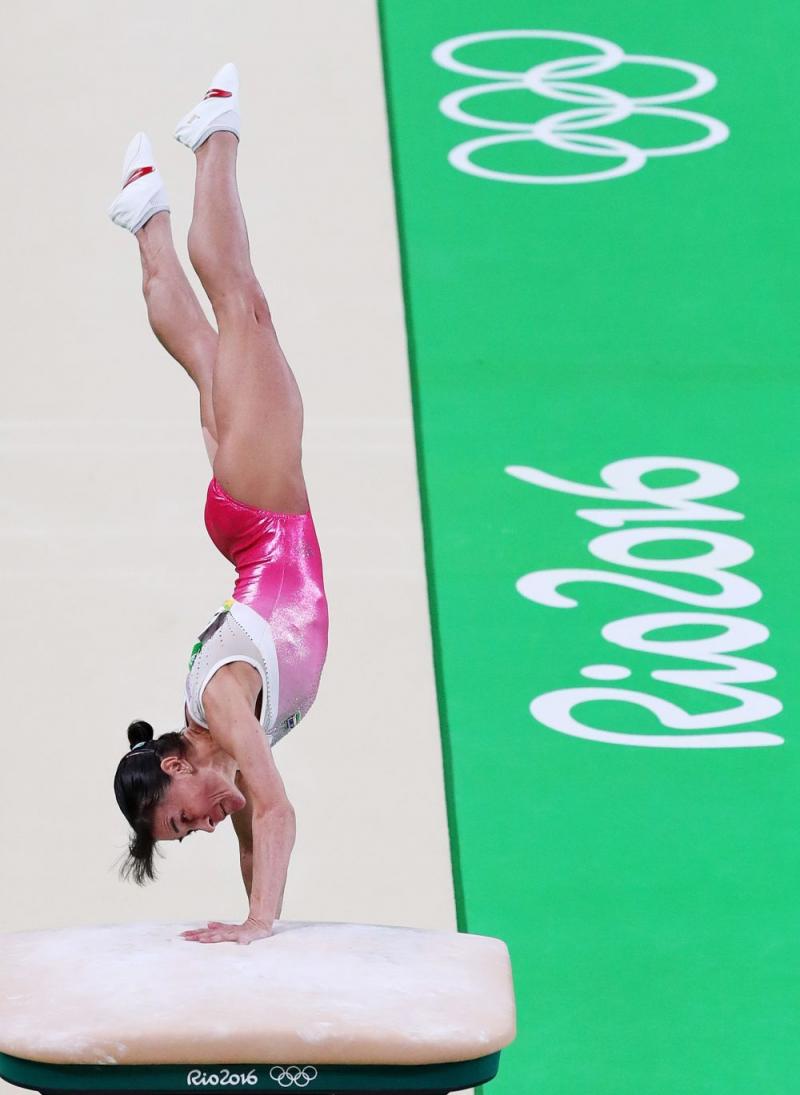 Povestea Oksanei Şuşovitina, gimnasta care la 43 de ani concurează la cel mai înalt nivel. Le-a avut ca adversare pe Cătălina Ponor sau Lavinia Miloșovici. Ele au renunțat, ea nu!