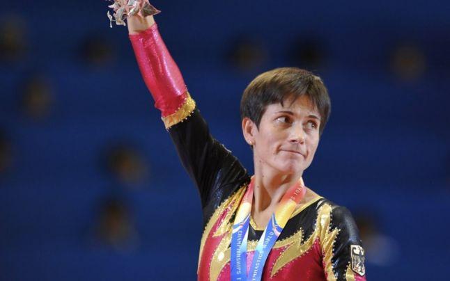 Povestea Oksanei Şuşovitina, gimnasta care la 43 de ani concurează la cel mai înalt nivel. Le-a avut ca adversare pe Cătălina Ponor sau Lavinia Miloșovici. Ele au renunțat, ea nu!
