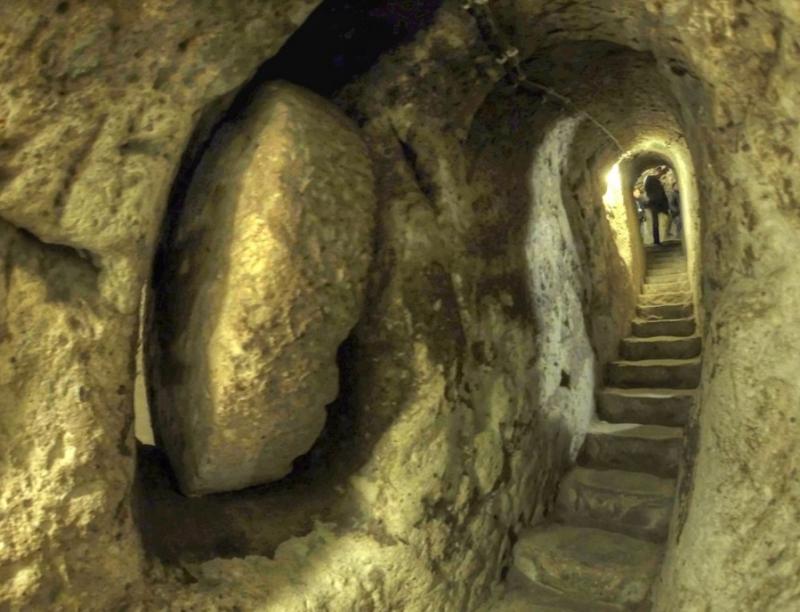 Un bărbat a vrut să renove casa și a dat peste ceva COLOSAL! Ce comoară a găsit